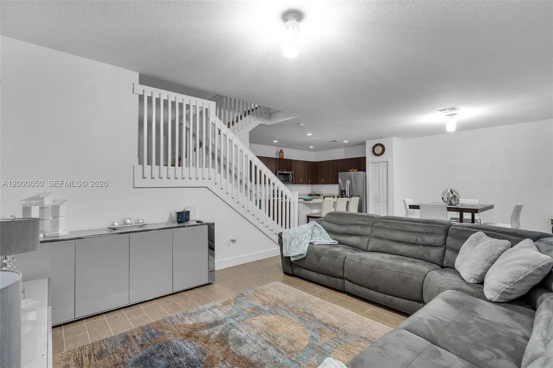 For Rent: $4,999 (4 beds, 4 baths, 2440 Square Feet)