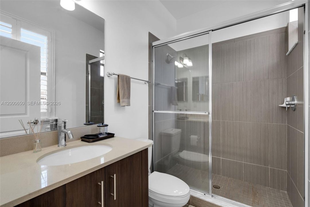 For Rent: $4,999 (4 beds, 4 baths, 2440 Square Feet)