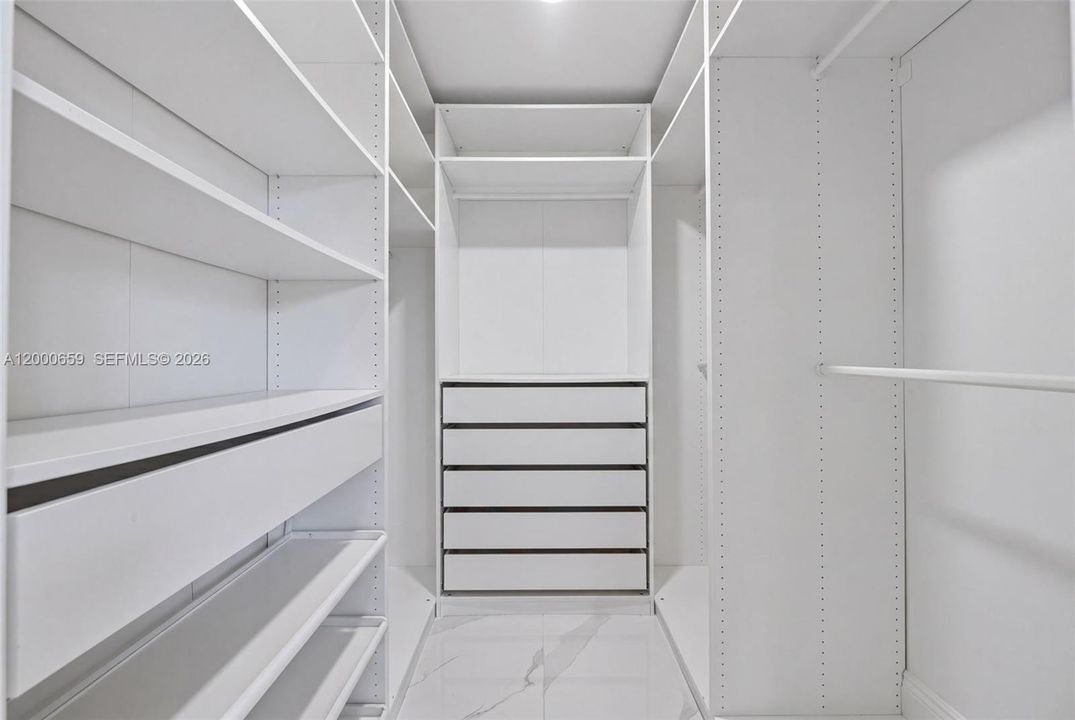 En Venta: $669,900 (4 camas, 3 baños, 2284 Pies cuadrados)