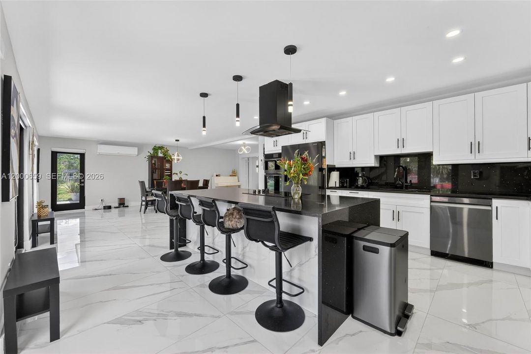 En Venta: $669,900 (4 camas, 3 baños, 2284 Pies cuadrados)