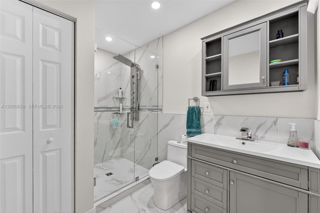 En Venta: $669,900 (4 camas, 3 baños, 2284 Pies cuadrados)