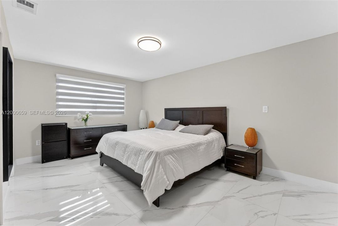 En Venta: $669,900 (4 camas, 3 baños, 2284 Pies cuadrados)