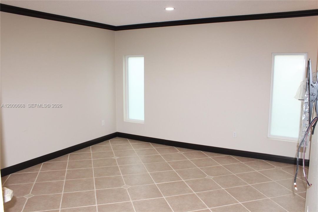 В аренду: $3,600 (4 спален, 2 ванн, 1483 Квадратных фут)