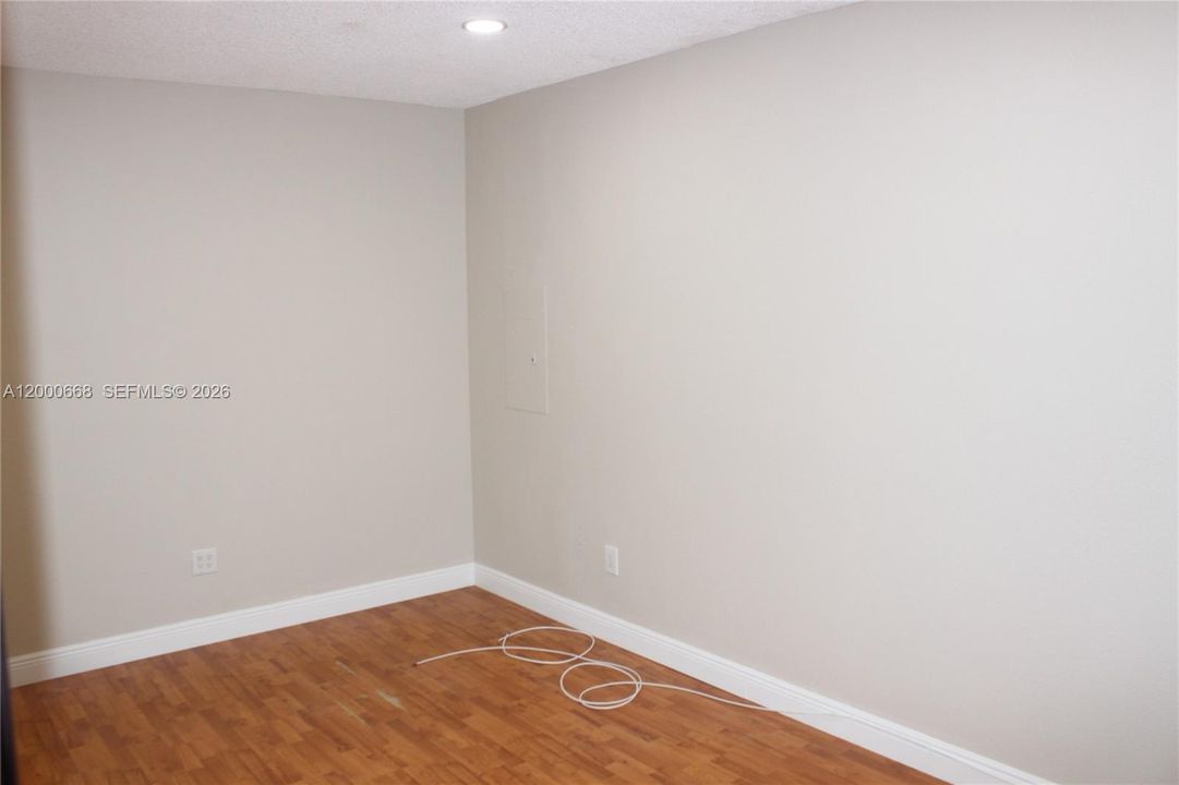 В аренду: $3,600 (4 спален, 2 ванн, 1483 Квадратных фут)