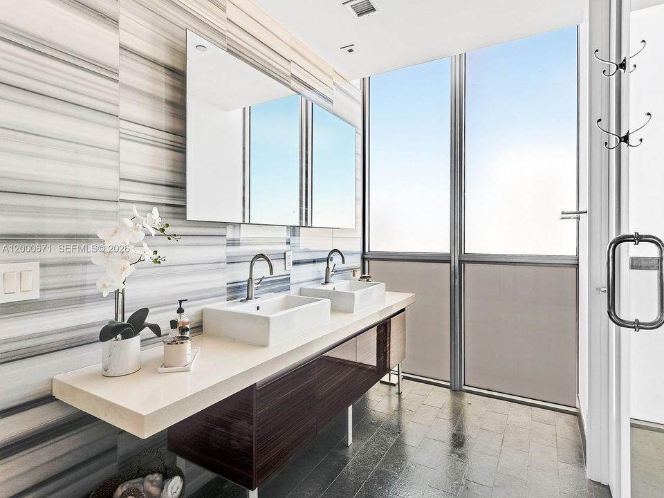 For Sale: $1,750,000 (3 beds, 3 baths, 2081 Square Feet)