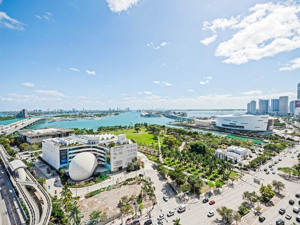 For Sale: $1,750,000 (3 beds, 3 baths, 2081 Square Feet)