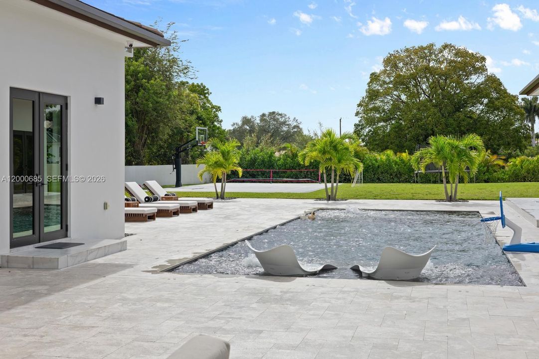 For Sale: $4,400,000 (6 beds, 6 baths, 4806 Square Feet)