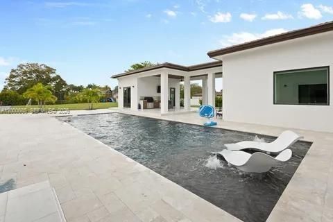 For Sale: $4,400,000 (6 beds, 6 baths, 4806 Square Feet)