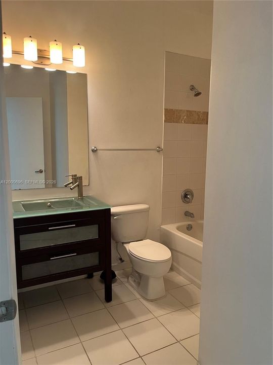En Venta: $340,000 (2 camas, 2 baños, 1026 Pies cuadrados)