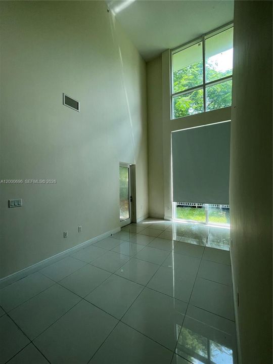 En Venta: $340,000 (2 camas, 2 baños, 1026 Pies cuadrados)