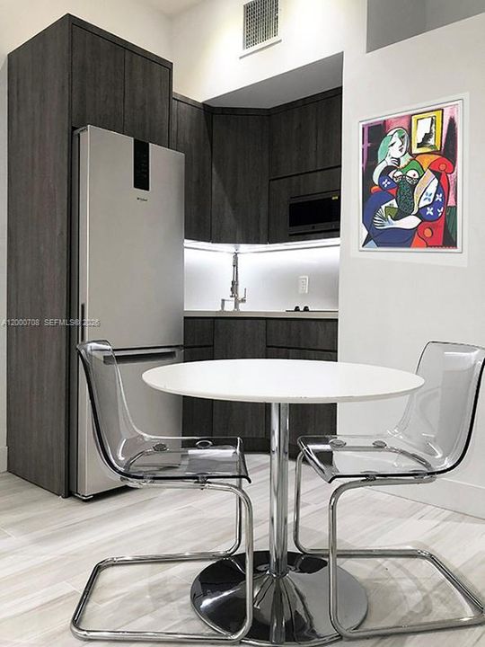 En Venta: $425,000 (0 camas, 1 baños, 324 Pies cuadrados)