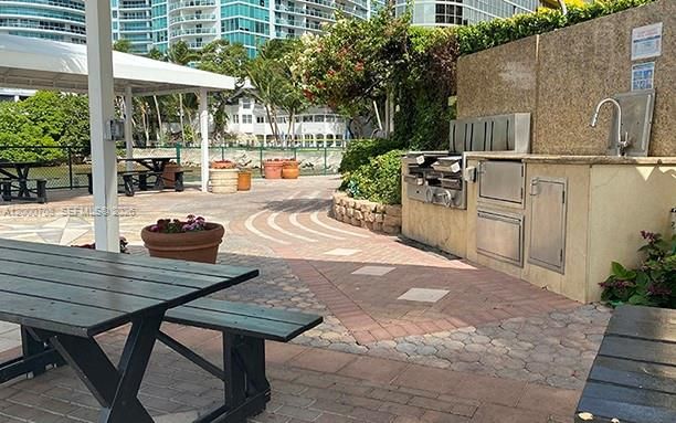 For Sale: $425,000 (0 beds, 1 baths, 324 Square Feet)