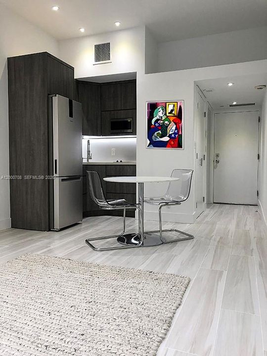 En Venta: $425,000 (0 camas, 1 baños, 324 Pies cuadrados)