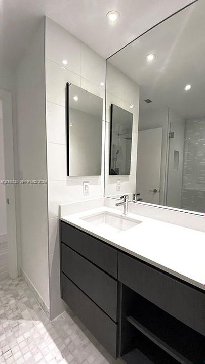 En Venta: $425,000 (0 camas, 1 baños, 324 Pies cuadrados)