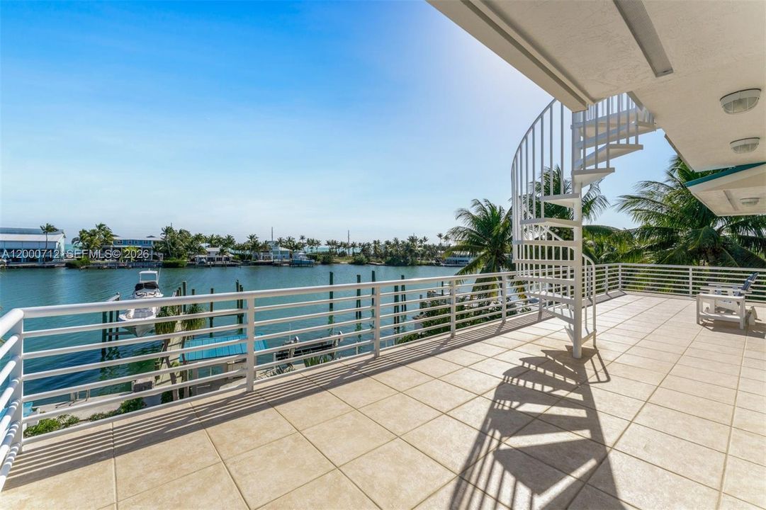 For Sale: $6,490,000 (5 beds, 5 baths, 5456 Square Feet)
