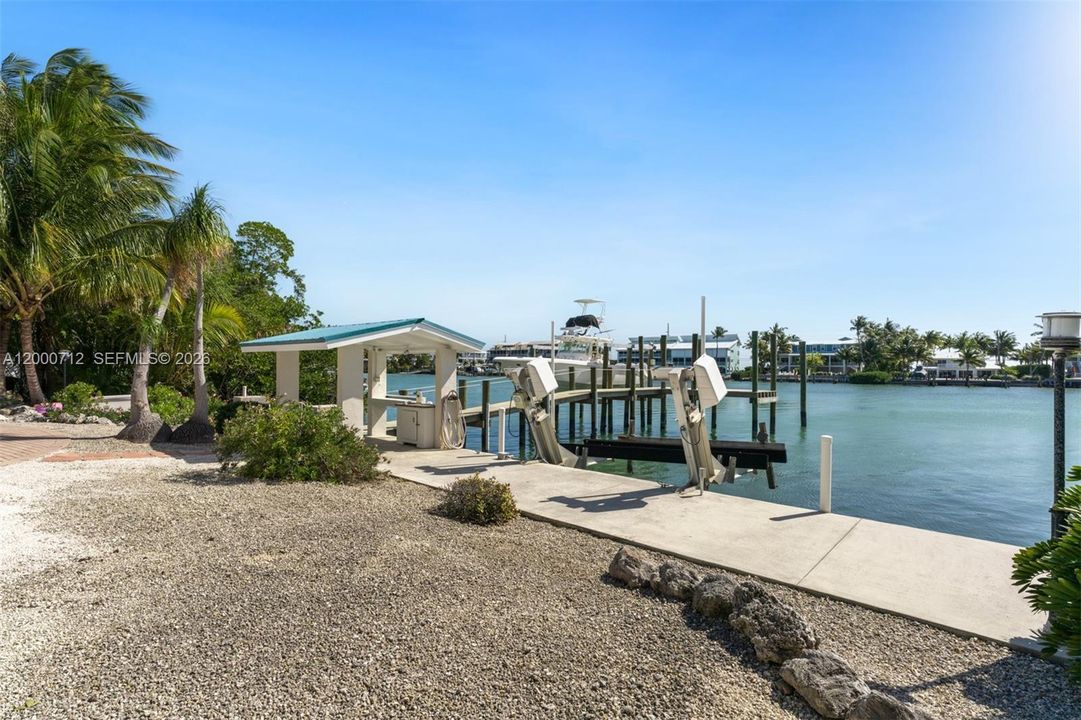 For Sale: $6,490,000 (5 beds, 5 baths, 5456 Square Feet)