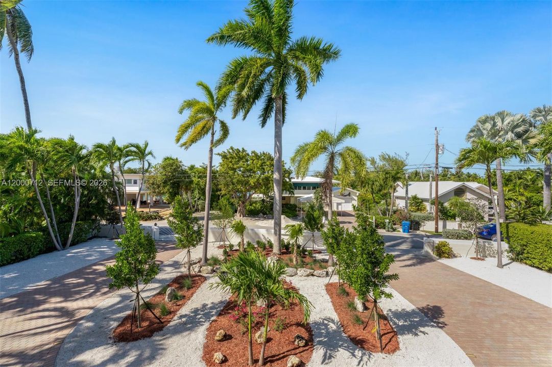 For Sale: $6,490,000 (5 beds, 5 baths, 5456 Square Feet)