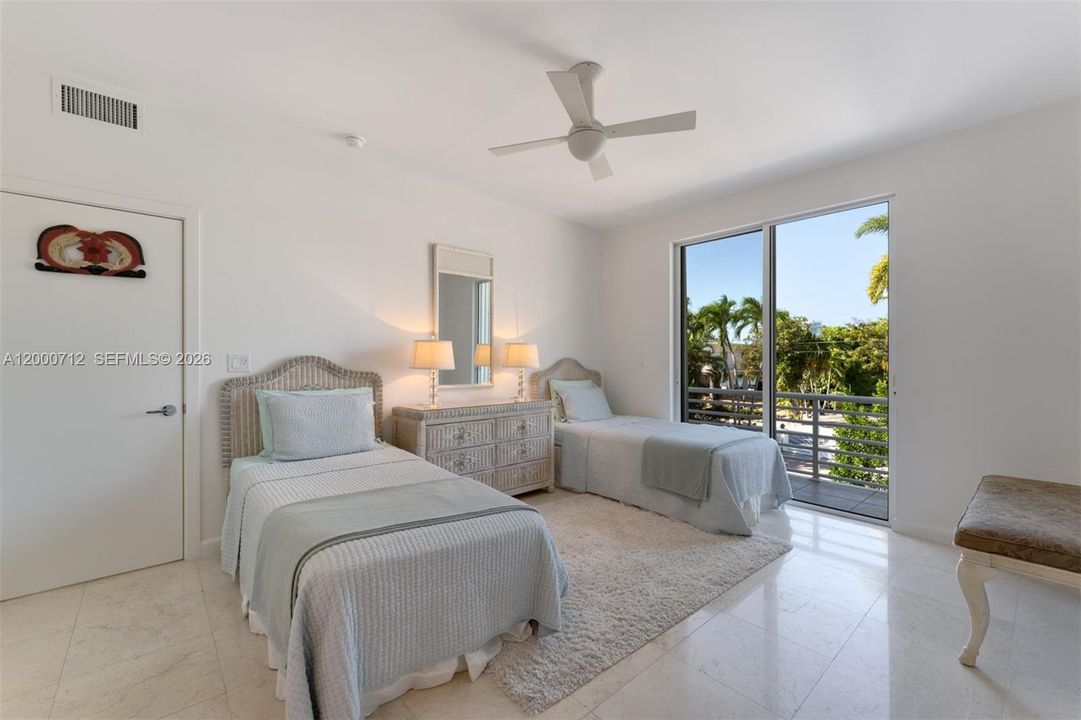 For Sale: $6,490,000 (5 beds, 5 baths, 5456 Square Feet)
