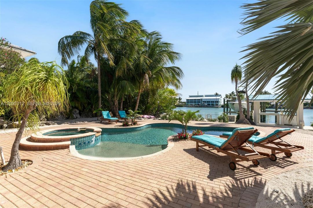 For Sale: $6,490,000 (5 beds, 5 baths, 5456 Square Feet)