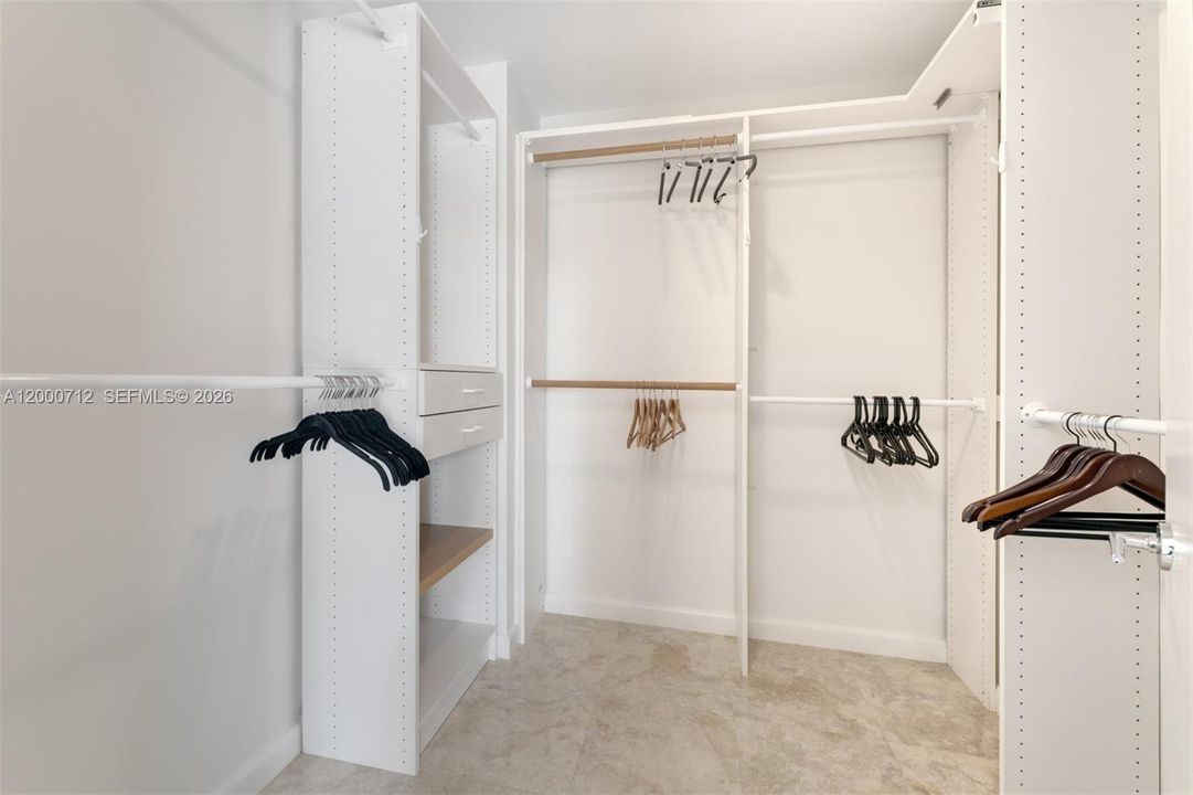 For Sale: $6,490,000 (5 beds, 5 baths, 5456 Square Feet)