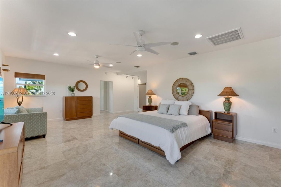 For Sale: $6,490,000 (5 beds, 5 baths, 5456 Square Feet)
