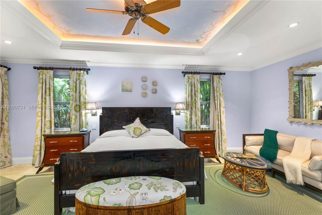 待售: $8,498,000 (0.90 acres)