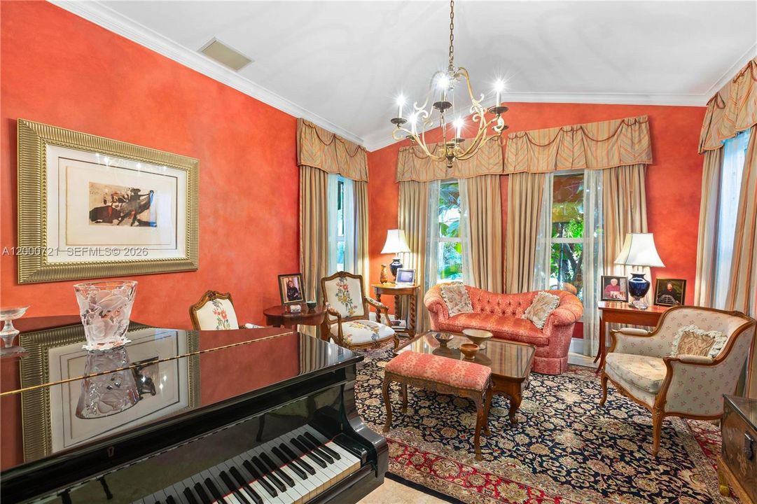 待售: $8,498,000 (0.90 acres)
