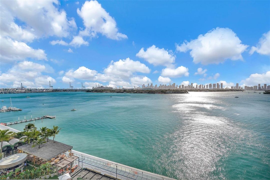 Active With Contract: $795,000 (2 beds, 2 baths, 1088 Square Feet)