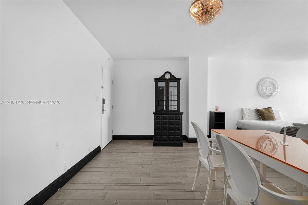 Active With Contract: $795,000 (2 beds, 2 baths, 1088 Square Feet)
