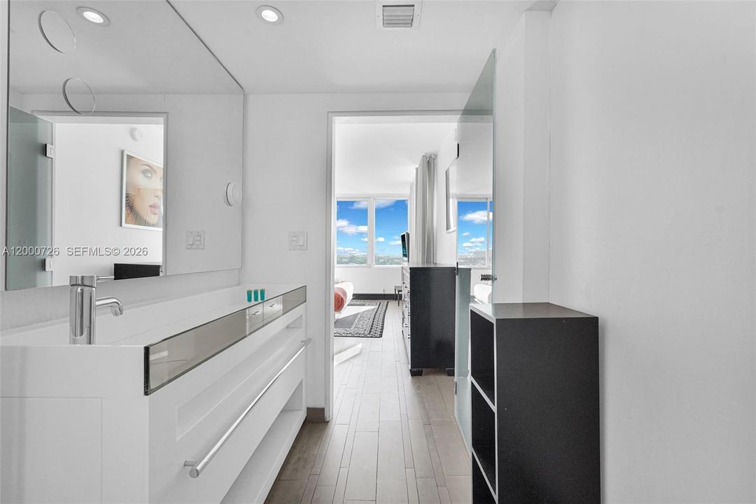 Active With Contract: $795,000 (2 beds, 2 baths, 1088 Square Feet)
