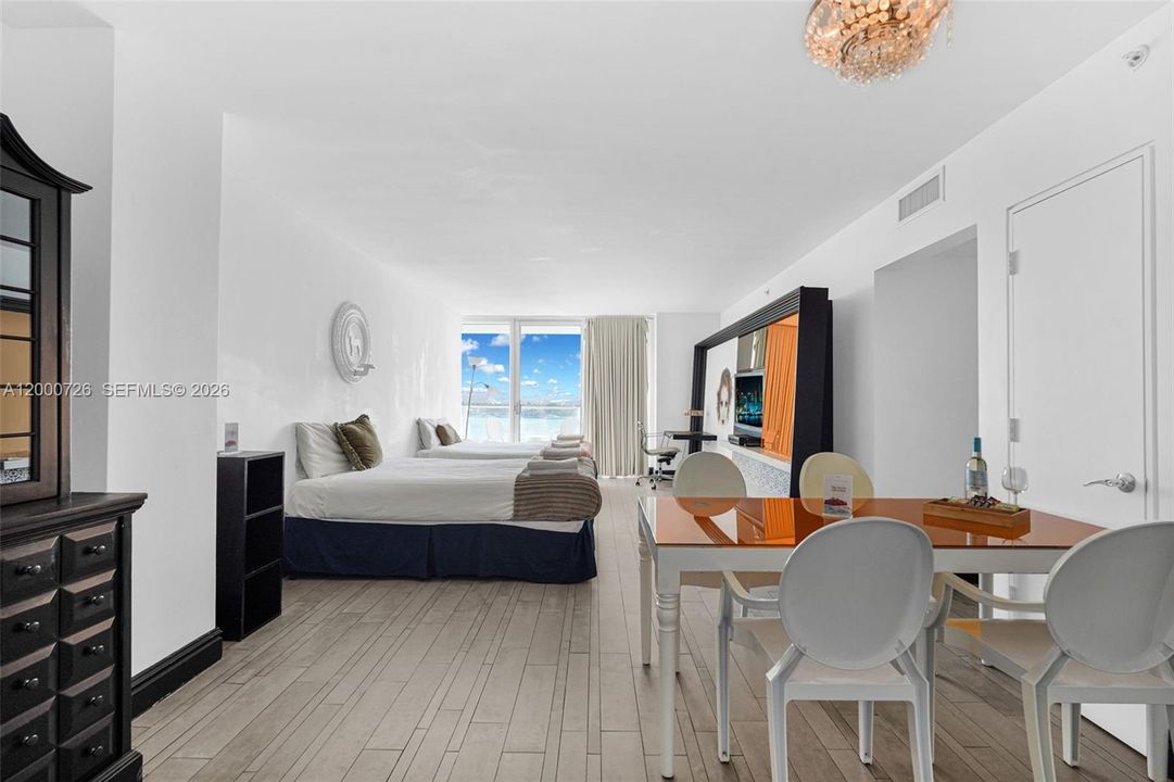 Active With Contract: $795,000 (2 beds, 2 baths, 1088 Square Feet)