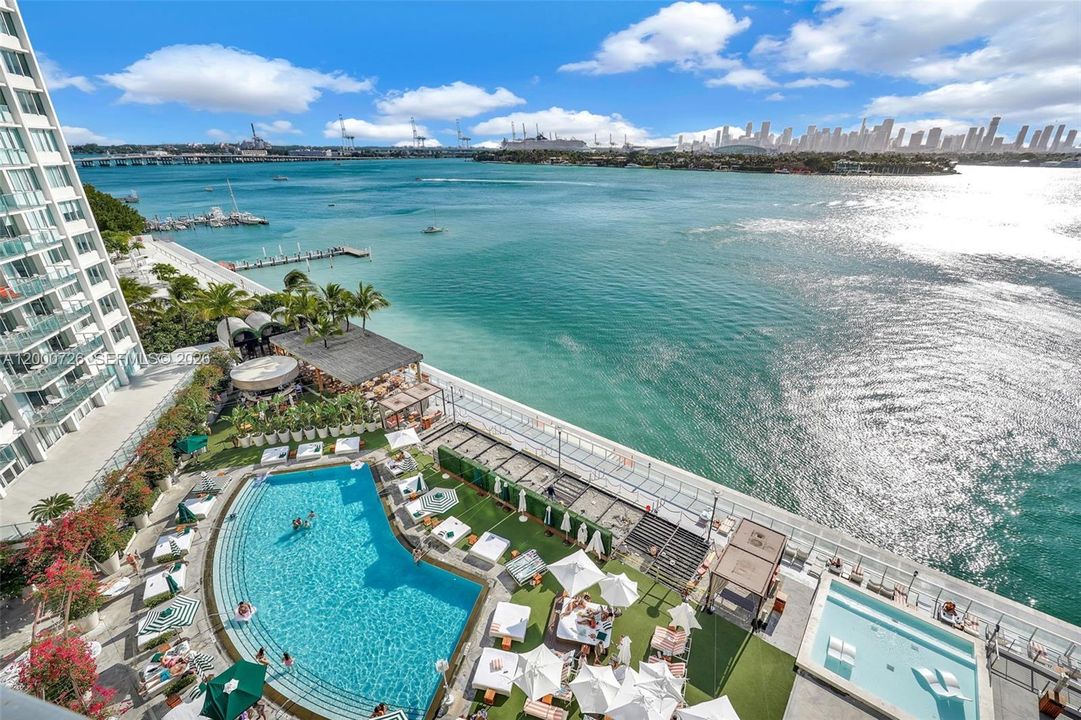 Active With Contract: $795,000 (2 beds, 2 baths, 1088 Square Feet)