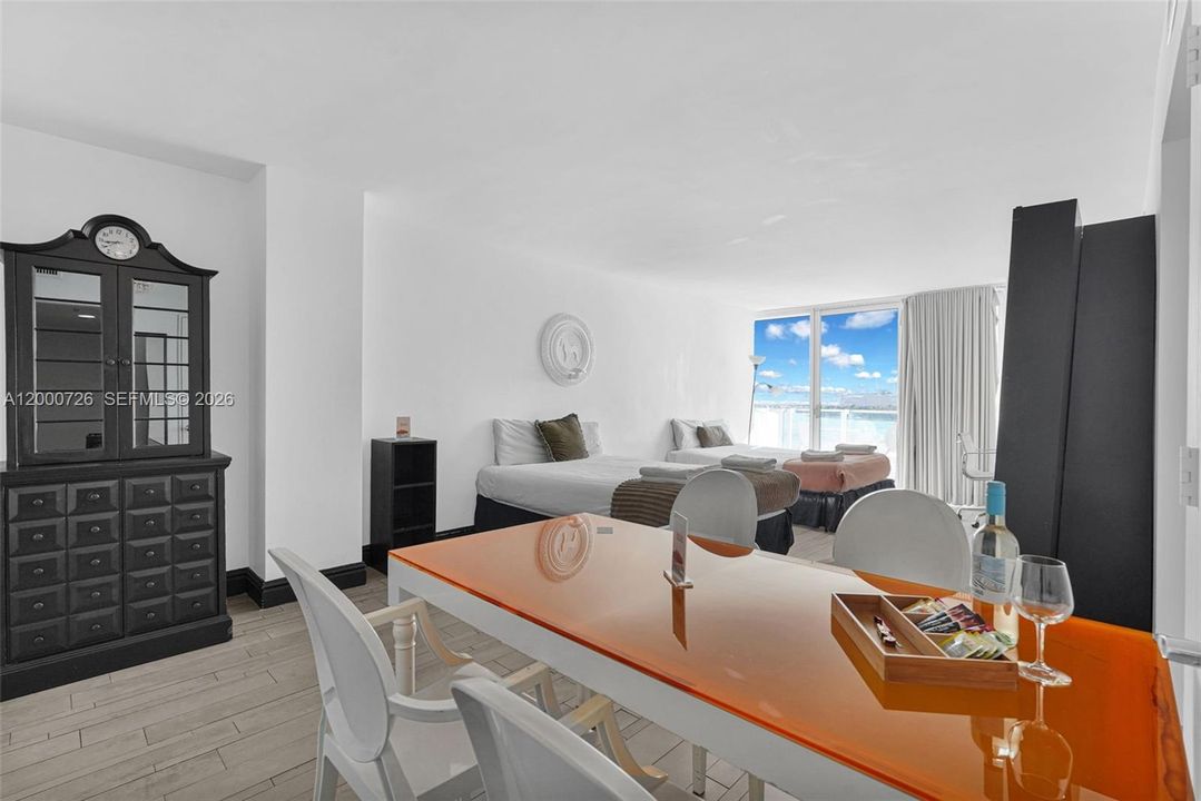 Active With Contract: $795,000 (2 beds, 2 baths, 1088 Square Feet)
