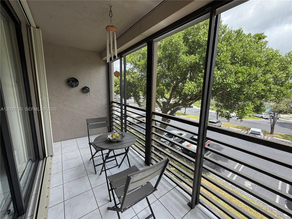 For Sale: $119,999 (1 beds, 1 baths, 773 Square Feet)
