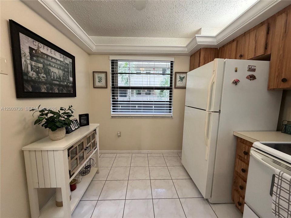 For Sale: $119,999 (1 beds, 1 baths, 773 Square Feet)