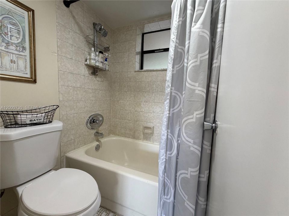 For Sale: $119,999 (1 beds, 1 baths, 773 Square Feet)