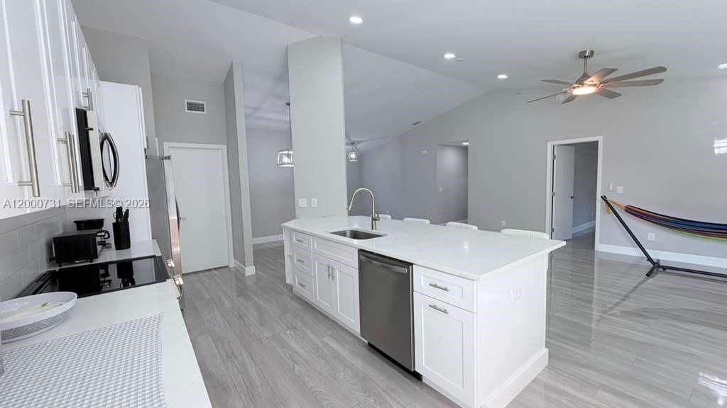 For Rent: $2,600 (3 beds, 2 baths, 0 Square Feet)