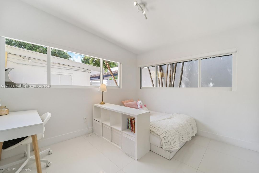 Activo con contrato: $14,900 (4 camas, 3 baños, 2646 Pies cuadrados)