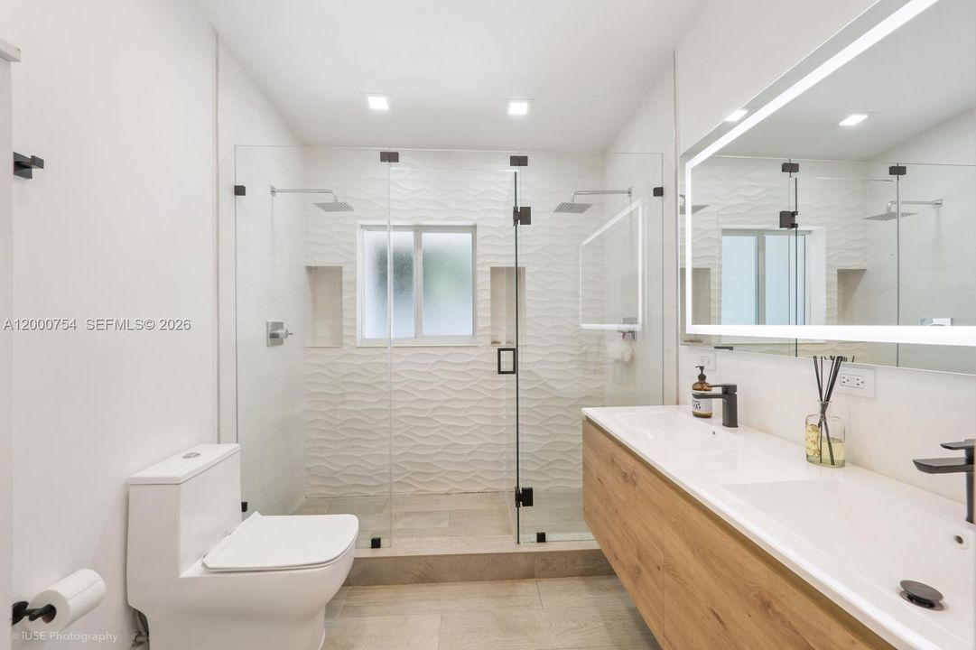 Activo con contrato: $14,900 (4 camas, 3 baños, 2646 Pies cuadrados)