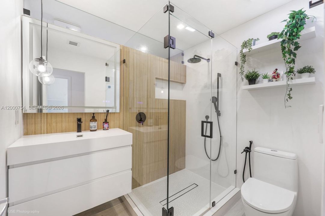 Activo con contrato: $14,900 (4 camas, 3 baños, 2646 Pies cuadrados)