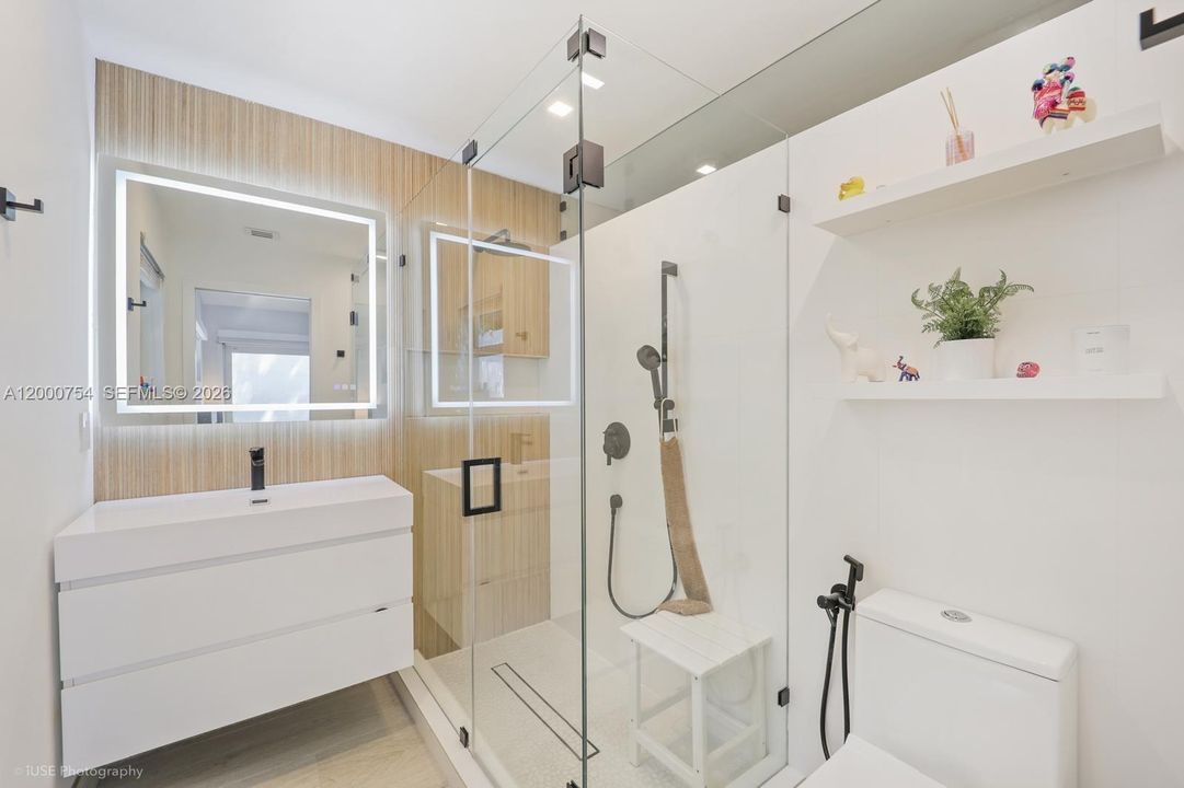Activo con contrato: $14,900 (4 camas, 3 baños, 2646 Pies cuadrados)