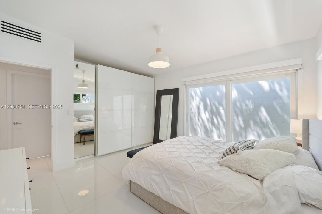 Activo con contrato: $14,900 (4 camas, 3 baños, 2646 Pies cuadrados)