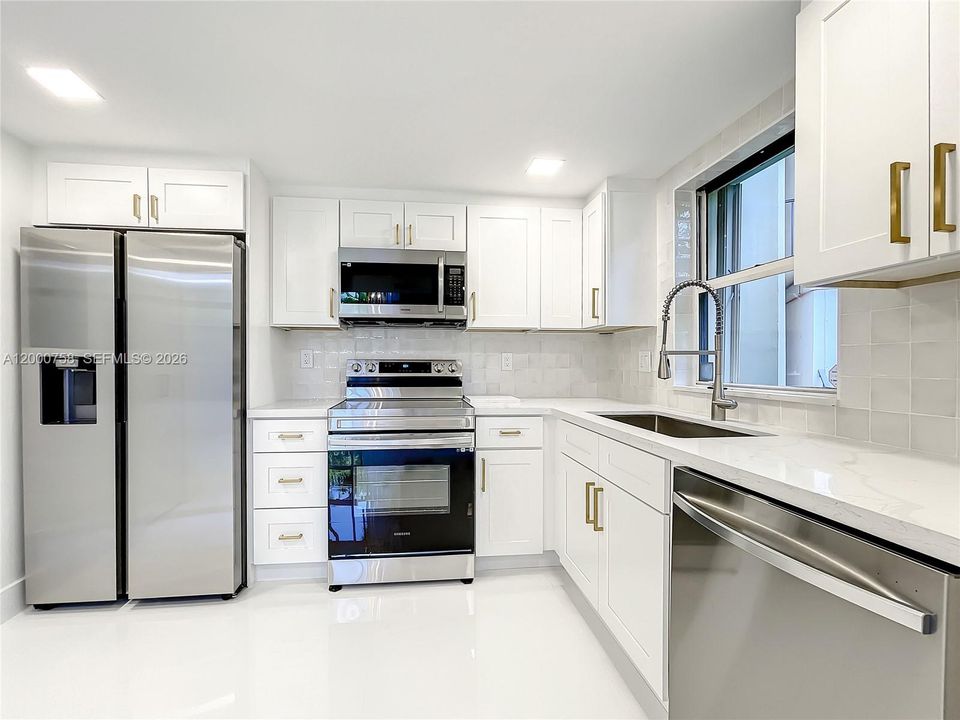 En Venta: $575,000 (3 camas, 3 baños, 2000 Pies cuadrados)