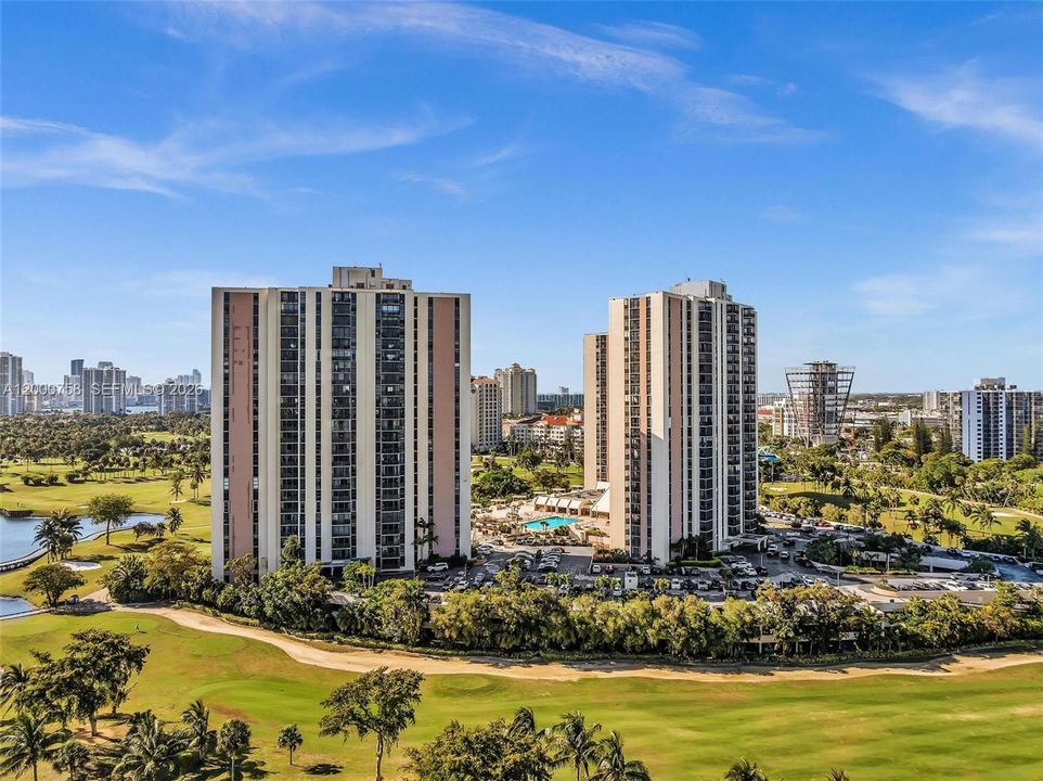 En Venta: $575,000 (3 camas, 3 baños, 2000 Pies cuadrados)