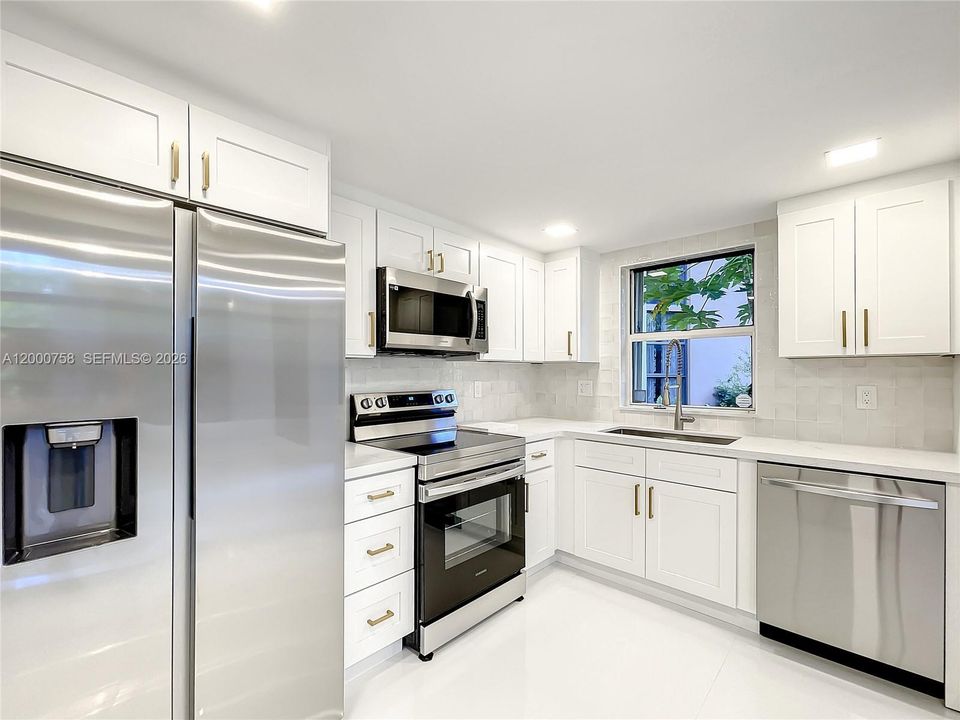 En Venta: $575,000 (3 camas, 3 baños, 2000 Pies cuadrados)