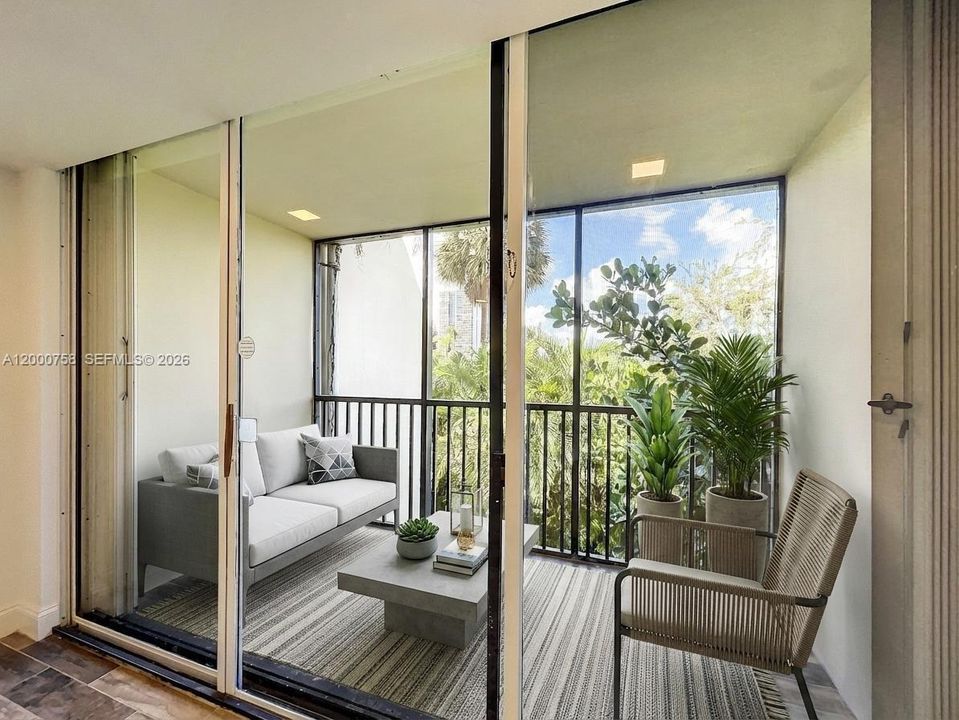 En Venta: $575,000 (3 camas, 3 baños, 2000 Pies cuadrados)