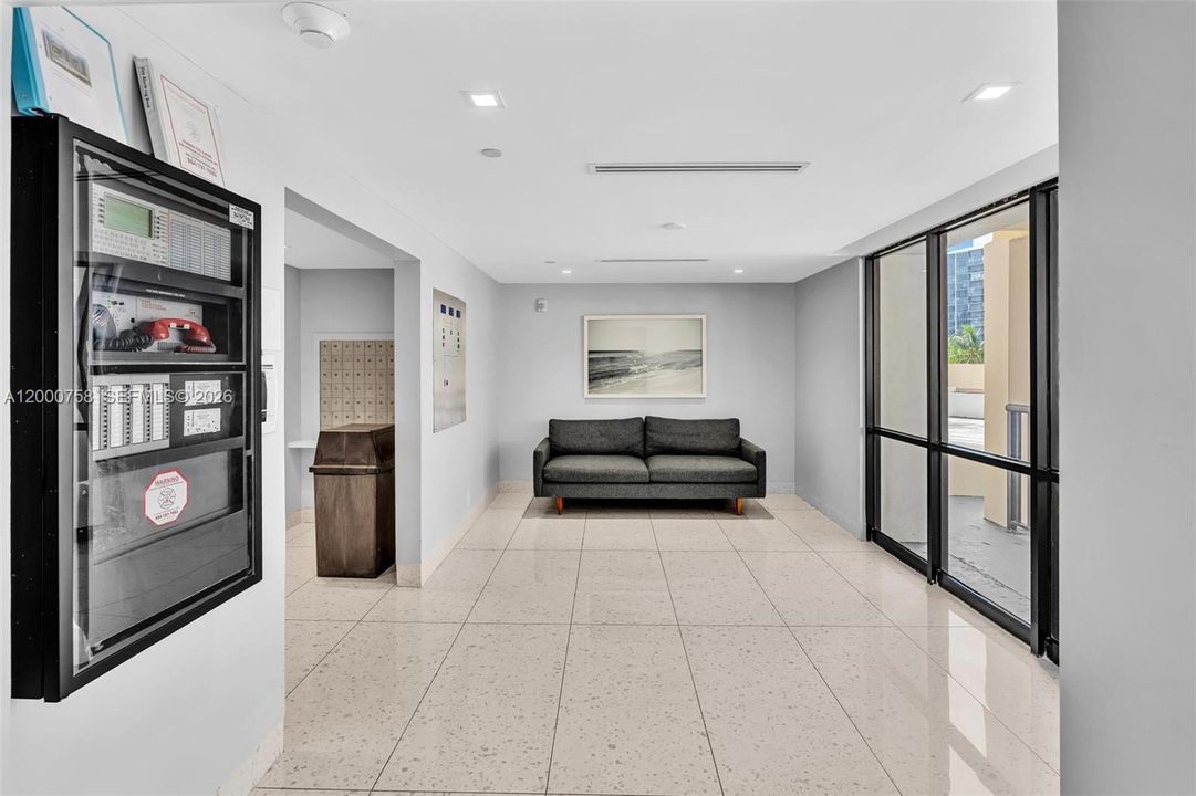 En Venta: $575,000 (3 camas, 3 baños, 2000 Pies cuadrados)