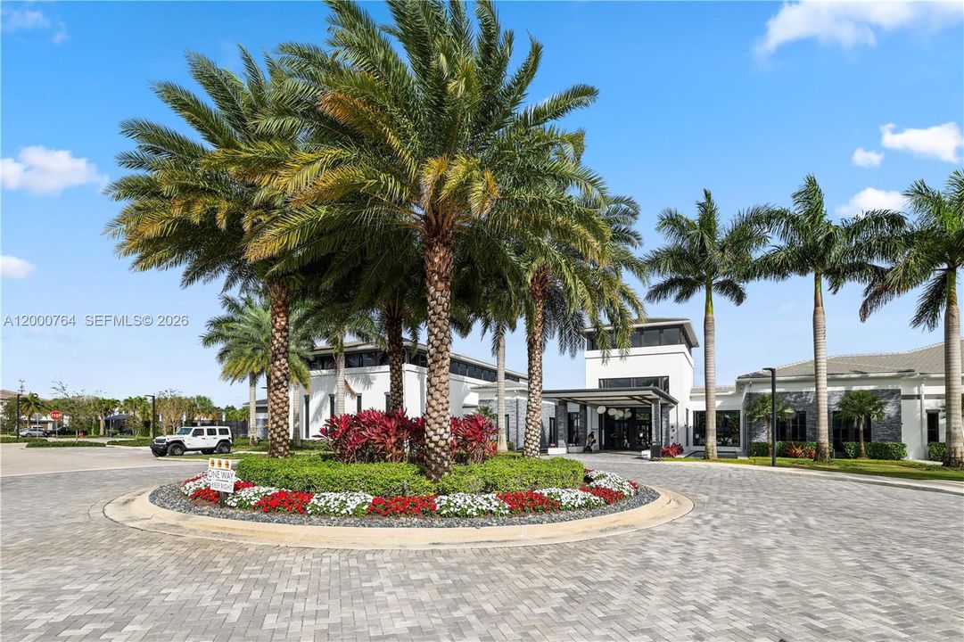 For Sale: $2,130,000 (5 beds, 7 baths, 4609 Square Feet)
