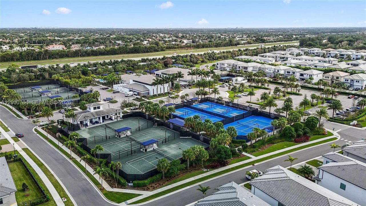 For Sale: $2,130,000 (5 beds, 7 baths, 4609 Square Feet)