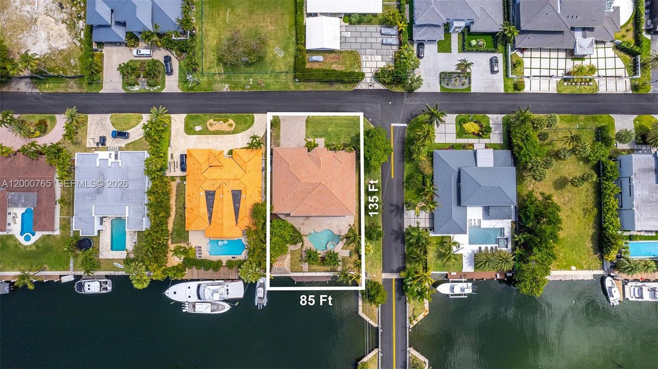 For Rent: $24,995 (7 beds, 5 baths, 5356 Square Feet)